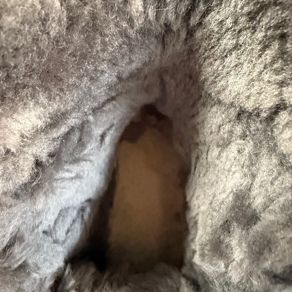 AU&MU Australia Classic Retro Suede Sheepskin snow boot 9 Gray/off-white sole - Picture 8 of 11